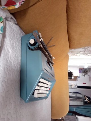 Máquina de escribir Olivetti STUDIO 46
