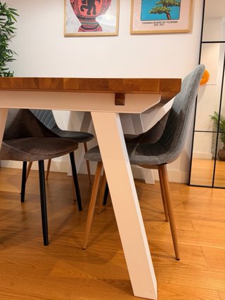 Mesa de comedor y 4 sillas