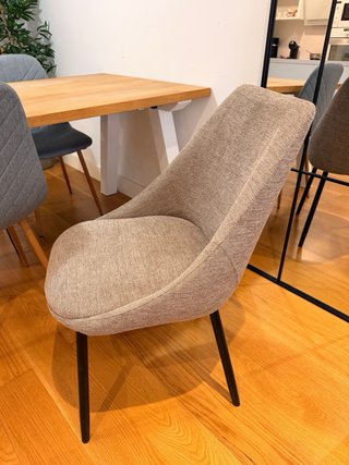 Mesa de comedor y 4 sillas