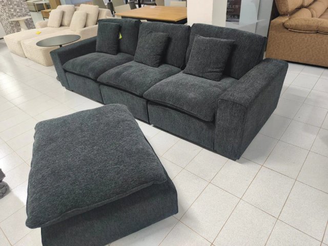 Sofá Sofía gris con puff