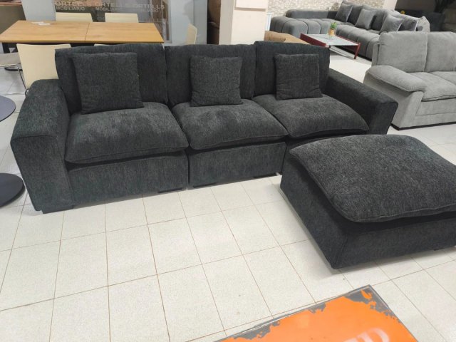 Sofá Sofía gris con puff