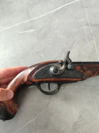 Réplica pistola antigua madera y metal