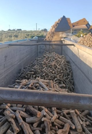 Leña de olivo para chimenea-barbacoa