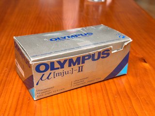 Olympus mju II con caja y papeles. Como nueva.