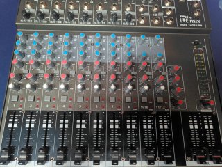 Mesa de mezclas T.Mix 1402 USB 8 canales
