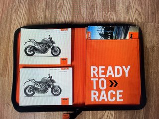 KTM 1290 Super Duke R Naranja/Blanca