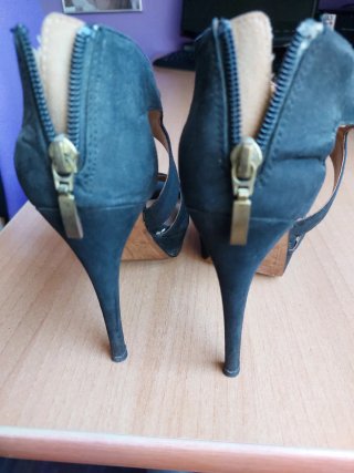 Sandalias de tacón negras