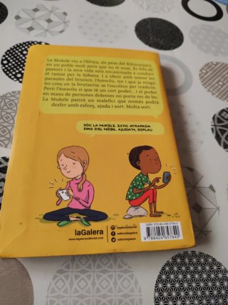 La nena que es va convertir en mòbil
