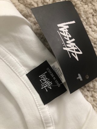 Camiseta Stussy Blanca Dados Rojos