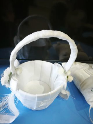 Cesta y cojín de arras boda blanco