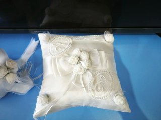 Cesta y cojín de arras boda blanco