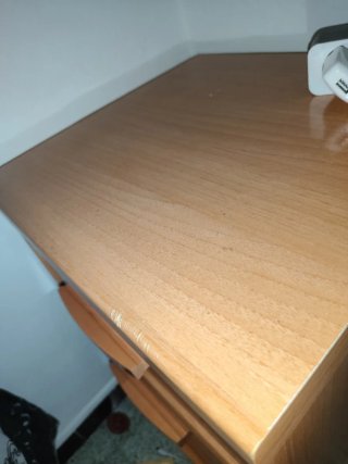 Cajonera de madera clara