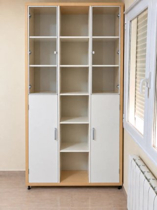 Mueble 18 huecos Kallax madera y cristal