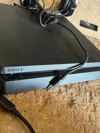 PS4 slim + 2 Mandos + Cascos Gamer