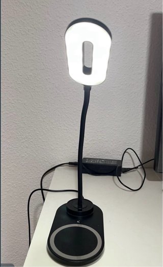 Lámpara con cargador inalámbrico