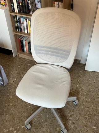 Silla de escritorio beige y gris