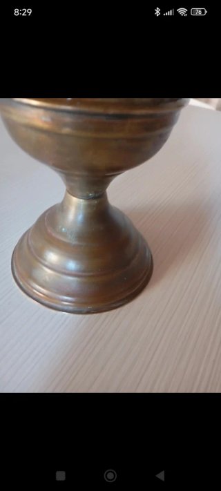 Lampada a petrolio antica in ottone