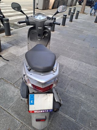 Honda Dylan 125 gris plata