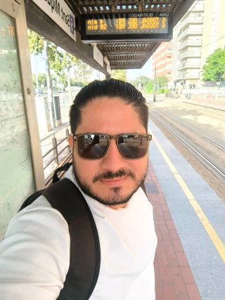 Estoy buscando trabajo como ayudante o manitas.
