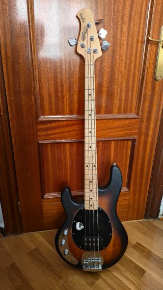 Bajo Sterling By MusicMan Stingray Zurdo