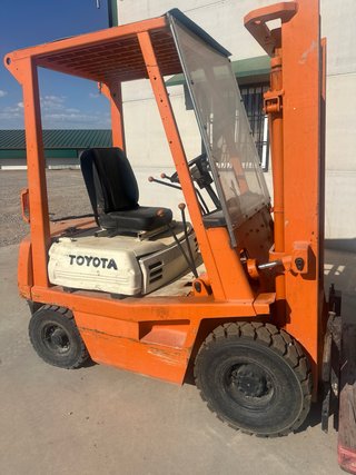 Carretilla elevadora Toyota Naranja