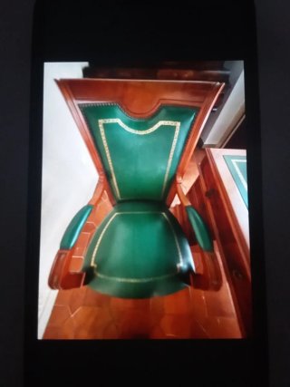 Mesa de escritorio antigua de cuero verde