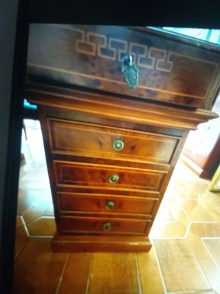 Mesa de escritorio antigua de cuero verde