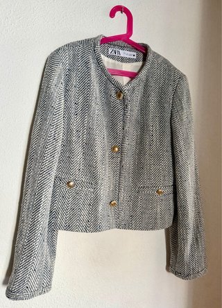 Chaqueta tipo Chanel de Zara talla L