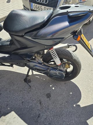 Yamaha Aerox Scooter Gris y Negro