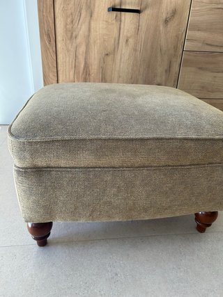 Reposapiés de tela y madera