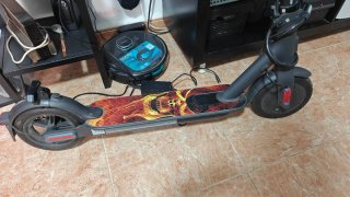 Patinete Eléctrico con Diseño Calavera