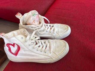 Zapatillas Desigual Blancas Corazón Rojo