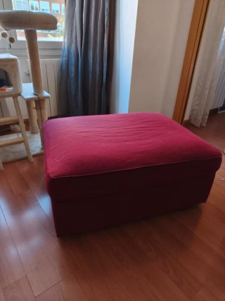 Reposapiés KIVIK tela granate