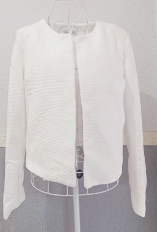 Chaqueta corta elegante blanca