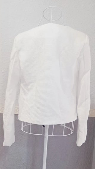 Chaqueta corta elegante blanca