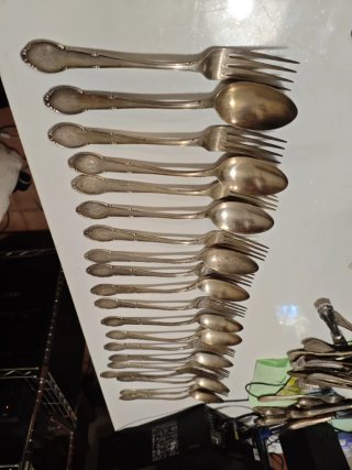 Cubiertos antiguos plateados forquillas y cucharas