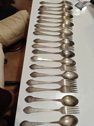 Cubiertos antiguos plateados forquillas y cucharas