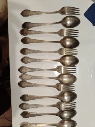 Cubiertos antiguos plateados forquillas y cucharas