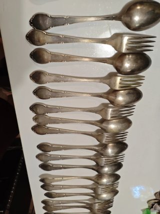 Cubiertos antiguos plateados forquillas y cucharas
