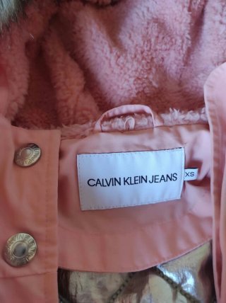 Abrigo / parka Calvin Klein rosa con capucha