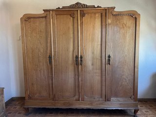 Dormitorio antiguo completo de madera tallada