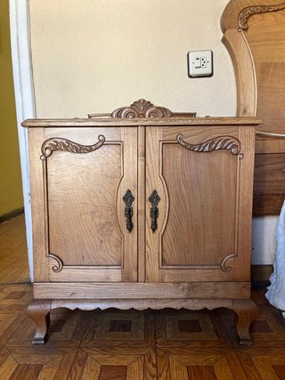 Dormitorio antiguo completo de madera tallada