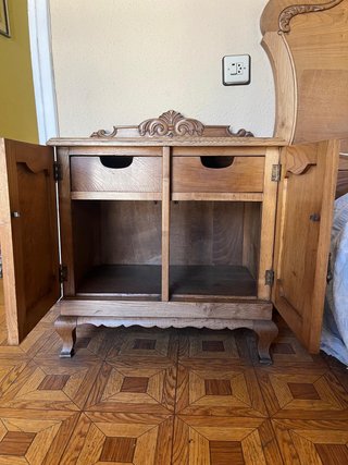 Dormitorio antiguo completo de madera tallada