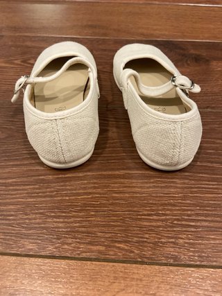 Manoletinas beige niña talla 30