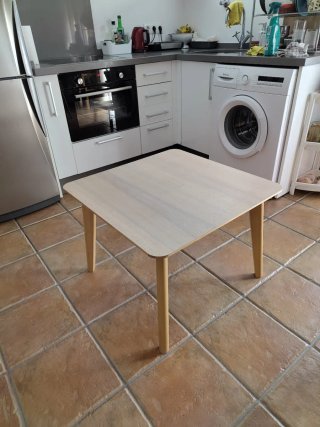 Mesa baja cuadrada Ikea madera clara