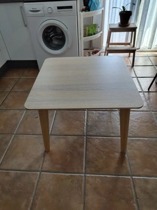 Mesa baja cuadrada Ikea madera clara