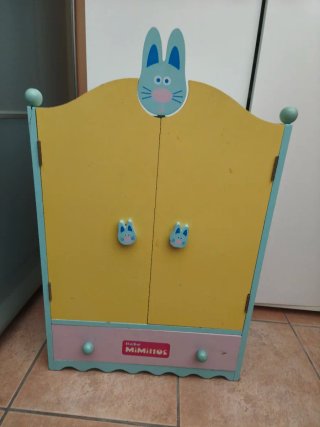 Armario de juguete infantil con diseño de conejo