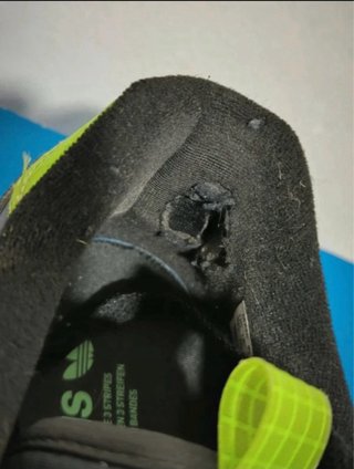 Zapatillas Adidas Negras y Verdes