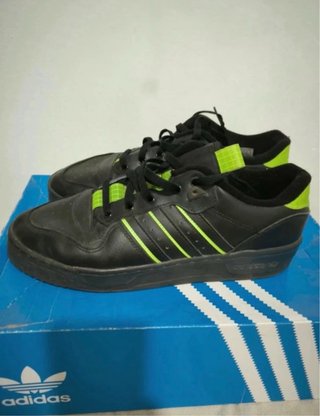 Zapatillas Adidas Negras y Verdes