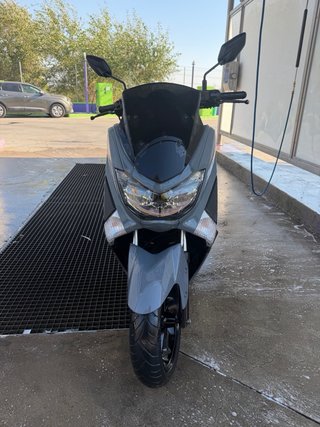 Yamaha NMAX Maxi Scooter Gris/Negro